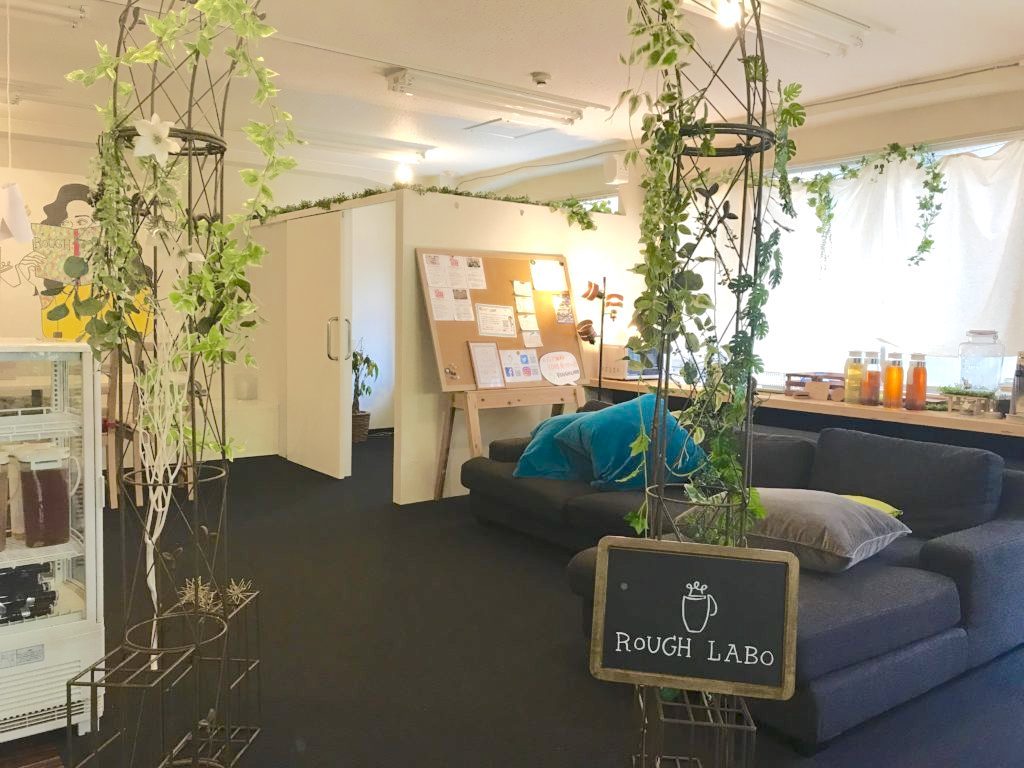 扇町駅から徒歩1分の居心地最高のコワーキングスペース【ROUGH LABO（ラフラボ）】 | TABI CAFE