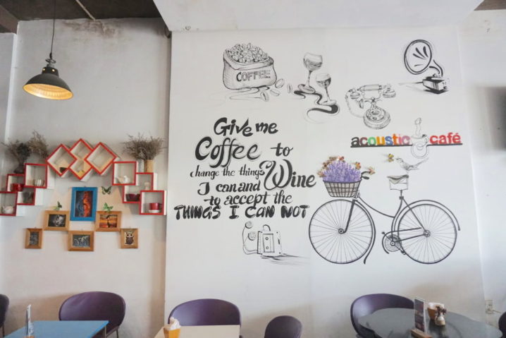 ダナンにあるアーティスティックな壁がオシャレなカフェ No Name Coffee Tabi Cafe