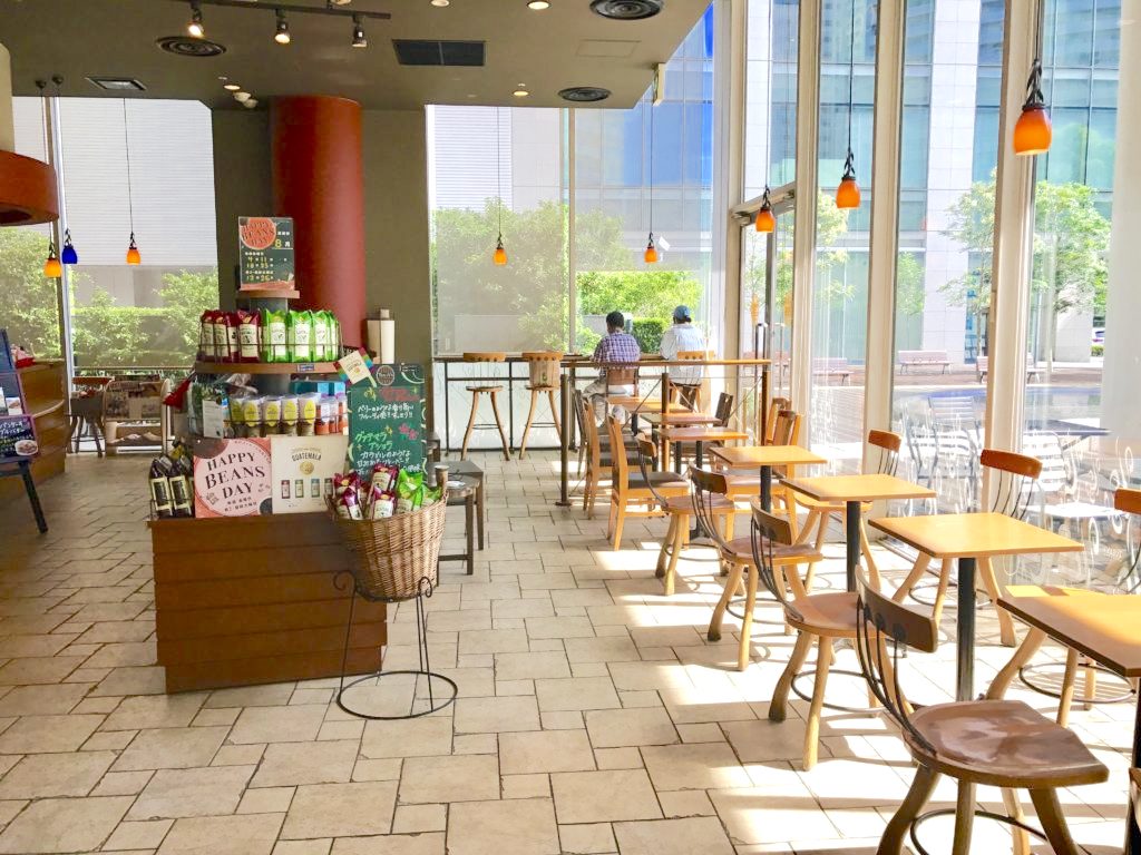 Wi Fiと電源コンセントを備えた開放感のあるカフェ タリーズコーヒー横浜みなとみらいビジネススクエア店 Tabi Cafe
