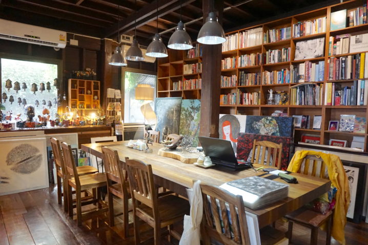 ピン川沿いにあるアートギャラリー併設のゆったり落ち着けるカフェ The Meeting Room Art Cafe Tabi Cafe